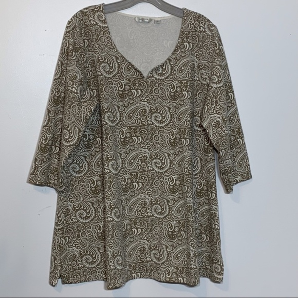 EUC‎ Liz Claiborne Tan and White Split-neck Paisley Tunic Top